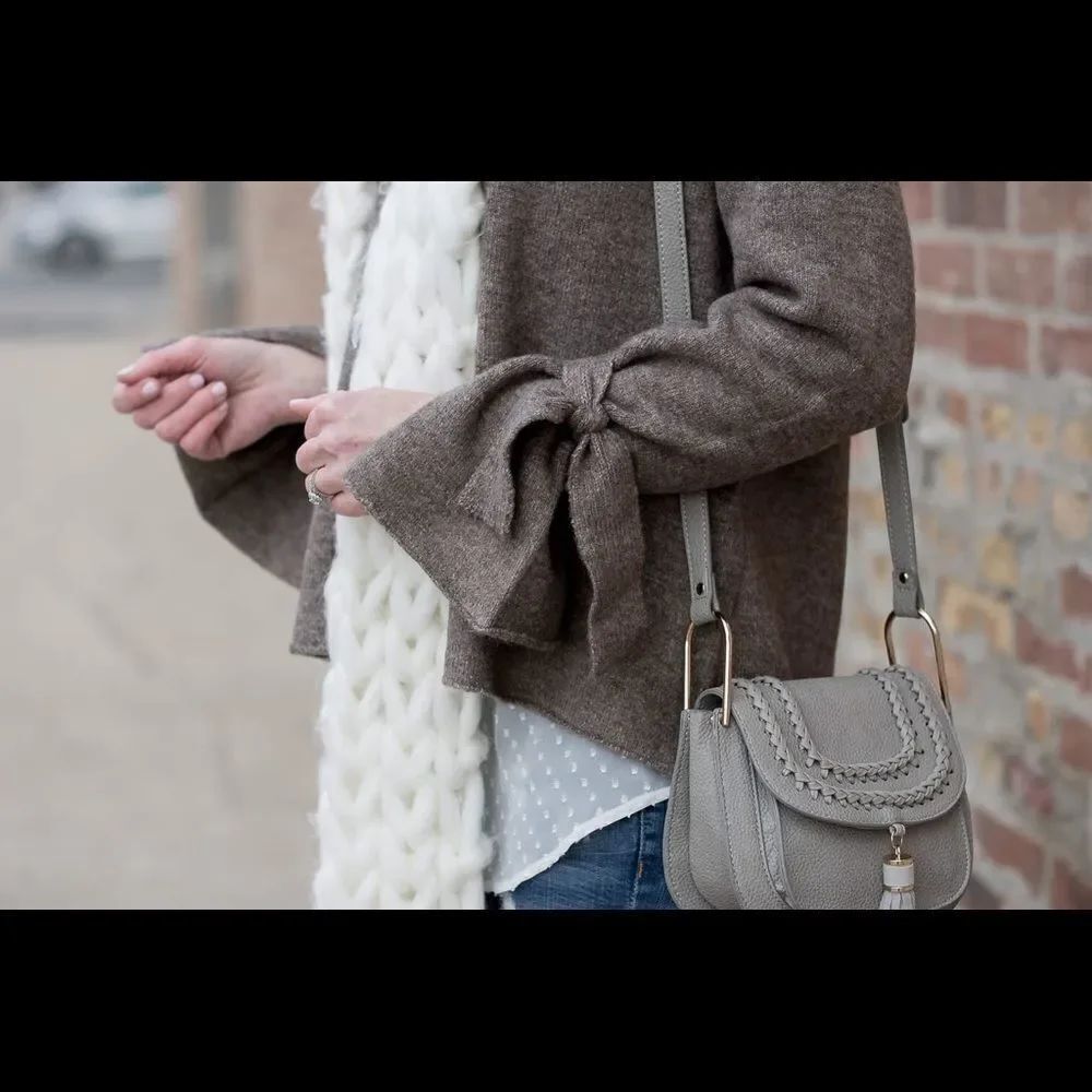 ✨ ZARA TIE SLEEVES SWEATER✨ - Picture 4 of 9